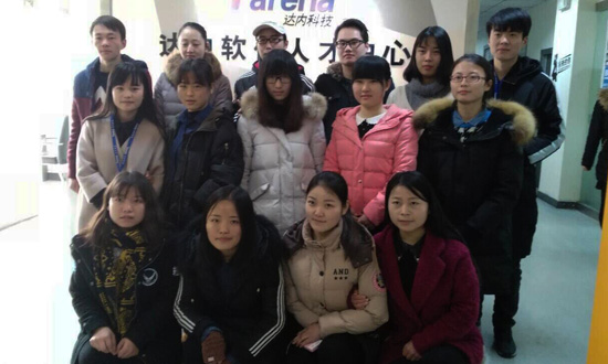 UID-西安-西安高新中心-UID1601班12人合影.jpg