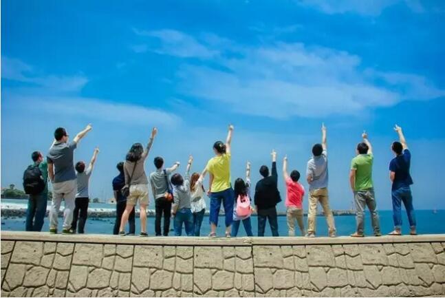 【锁骨越明显薪资越高？中关村、国贸、望京白领生存现状对比】
