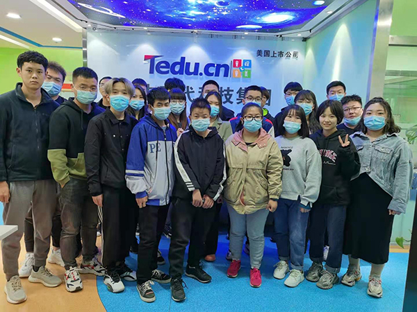 达内UI培训班2103开班盛况-西安高新中心-2103